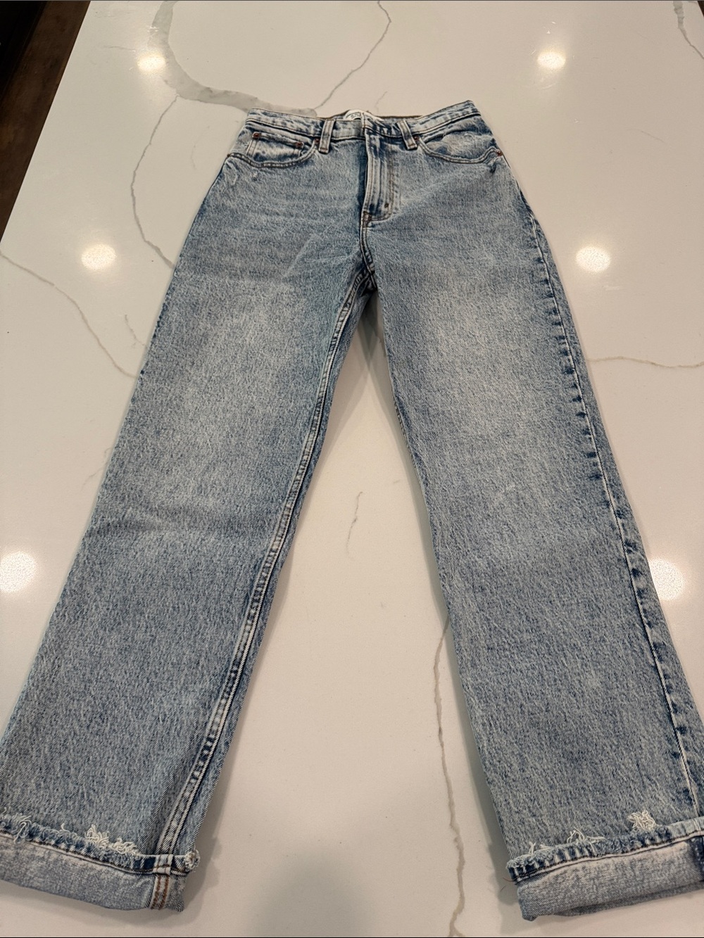 Abercrombie & Fitch the 90’straight ultra high rise